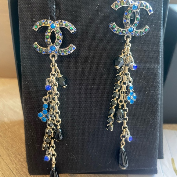 Chanel 19A Earrings - Picture 3 of 8